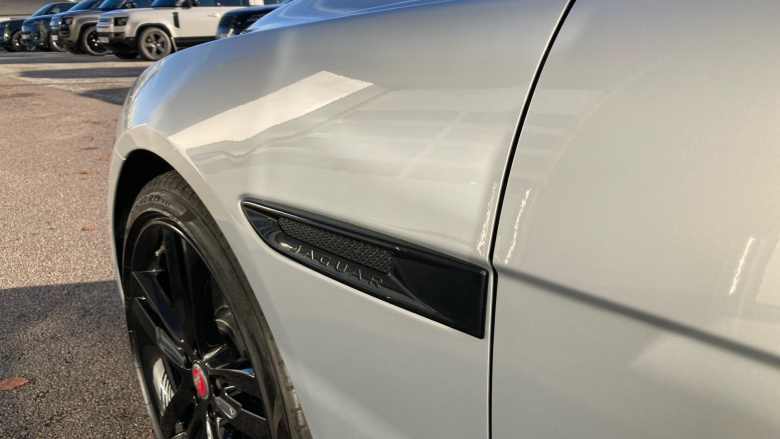 Jaguar XE 2.0 D200 R-Dynamic SE 4dr Auto Diesel Saloon